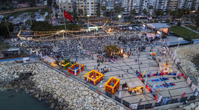 BAŞKAN SEÇER VE MERAL SEÇER, MERSİNLİLERLE İFTAR SOFRASINDA BULUŞTU