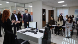 Başkan V. Şener, Seyahat ve Konaklama Hizmetleri Kursiyerlerini Ziyaret Etti