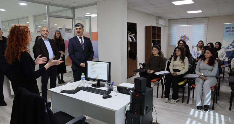 Başkan V. Şener, Seyahat ve Konaklama Hizmetleri Kursiyerlerini Ziyaret Etti