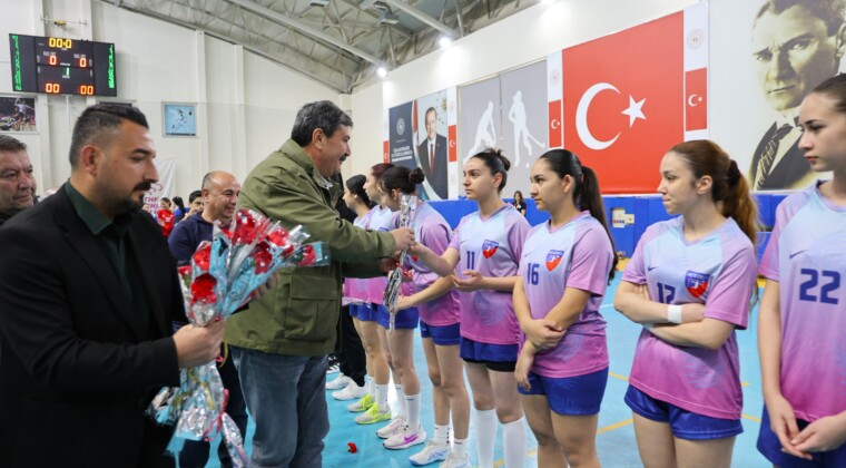 TOROSLAR’IN MELEKLERİ 8 MART’TA PARKEYE İNDİ  SAHADA BÜYÜK GALİBİYET, ANLAMLI KUTLAMA