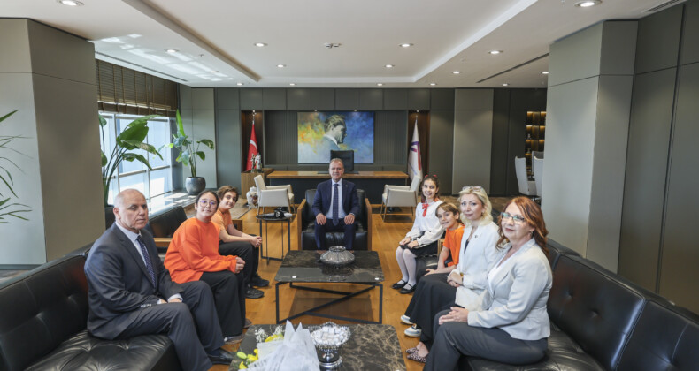 SEÇER: “ÜLKEMİZİN GELECEĞİ SİZ ÇOCUKLARIMIZSINIZ”SEÇER: “ÜLKEMİZİN GELECEĞİ SİZ ÇOCUKLARIMIZSINIZ”