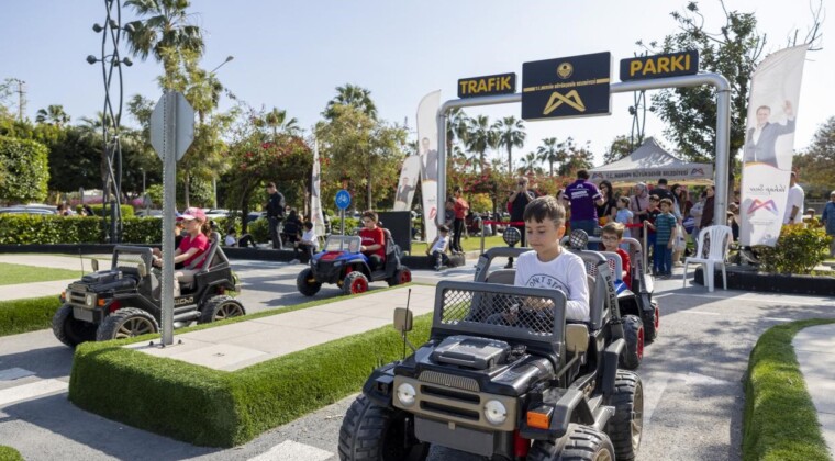 MERSİN’DE 23 NİSAN COŞKUSU BİLİMDEN DOĞAYA TAŞTI