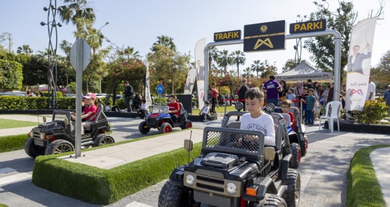 MERSİN’DE 23 NİSAN COŞKUSU BİLİMDEN DOĞAYA TAŞTI