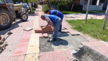 AKDENİZ BELEDİYESİ’NDEN DÖRT BİR YANA HİZMET: SOKAKLAR VE BAHÇE YOLLARI YENİLENİYOR