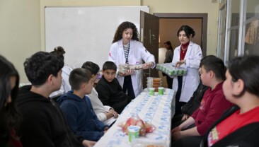 SİLİFKE’DE AŞHANEDEN HER GÜN YÜZLERCE KİŞİYE SICAK YEMEK DESTEĞİ