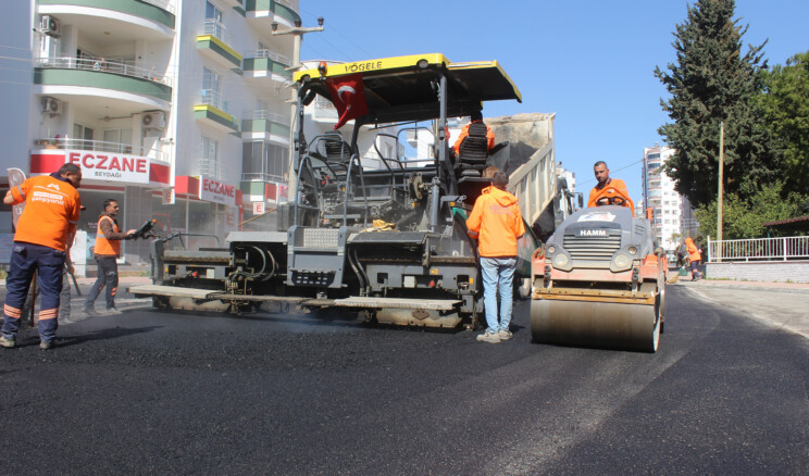 MERSİN BÜYÜKŞEHİR’İN YOL YAPIM EKİPLERİ MEZİTLİ YENİ MAHALLE’DE YOL YENİLEME ÇALIŞMASI GERÇEKLEŞTİRDİ