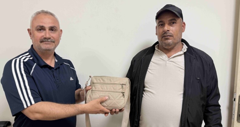 Emekli polis bulduğu içinde 250 bin TL’lik döviz olan çantayı sahibine teslim etti