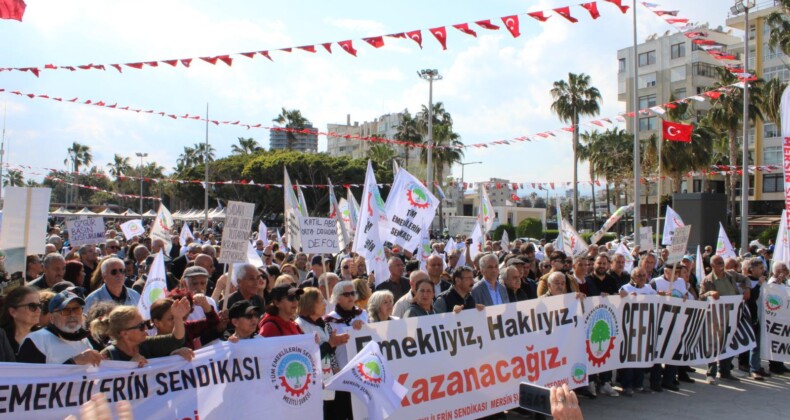 CHP PM ÜYESİ OZAN VARAL EMEKLİLERLE MEYDANDA, OMUZ OMUZA YÜRÜDÜ