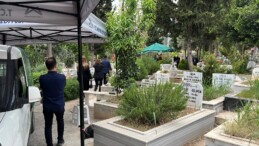 Boğazına çilek kaçarak hayatını kaybeden minik Mustafa Mersin’de toprağa verildi