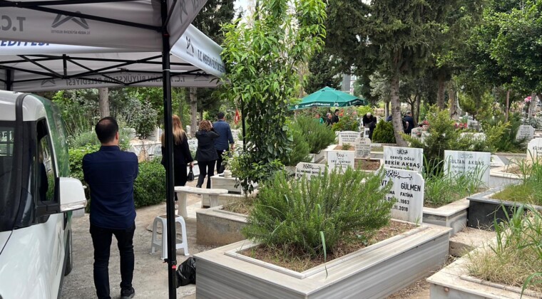 Boğazına çilek kaçarak hayatını kaybeden minik Mustafa Mersin’de toprağa verildi