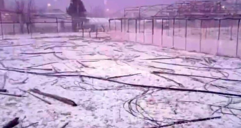 Mersin’de dolu yağışı etkili oldu