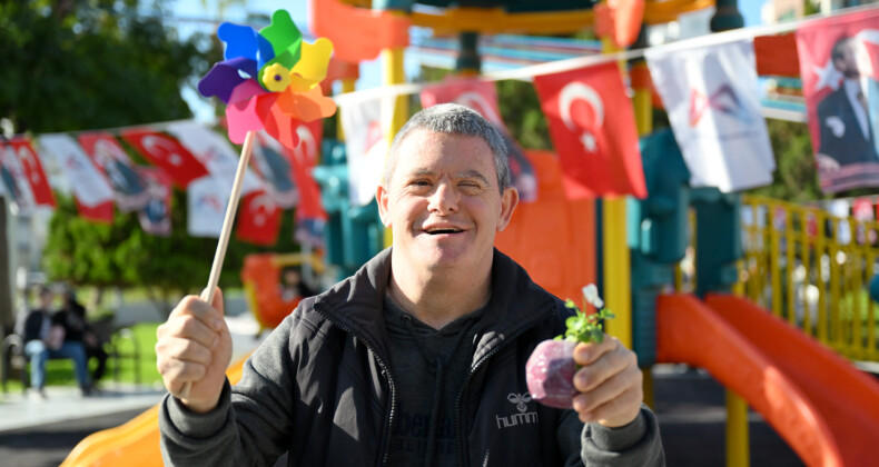 MERSİN BÜYÜKŞEHİR’İN HİZMETLERİ ENGEL TANIMIYOR MERSİN’DE ENGELLER BÜYÜKŞEHİR İLE ORTADAN KALKIYOR