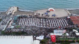 71 mahalleden kadınlar 71 kazanda yemek yaptı, binlerce kişiye ikram etti