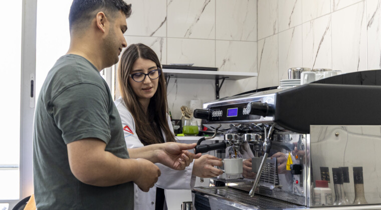 MERSİN BÜYÜKŞEHİR’DEN KAHVE TUTKUNLARINI SEVİNDİREN EĞİTİM: ‘KAHVE YAPIMI VE SUNUMU’