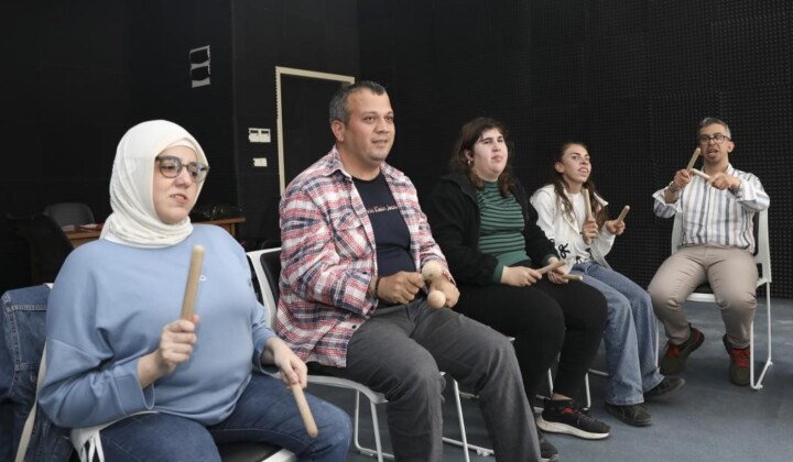 Müzikle engeller aşılıyor