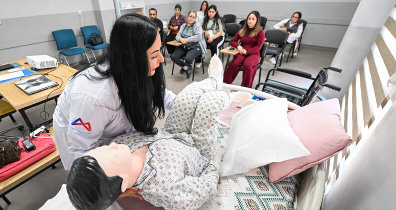 MERSİN BÜYÜKŞEHİR BELEDİYESİ’NİN ÜCRETSİZ KURSLARI İSTİHDAMIN YOLUNU AÇIYOR