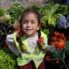 ÇOCUK SERASINDA MİNİKLER YETİŞTİRDİKLERİ SEBZELERİ HASAT ETTİ