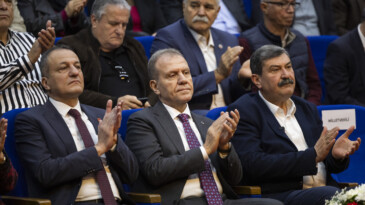 BAŞKAN SEÇER, TOROSLAR BELEDİYESİ’NİN 2. HİZMET YILI DEĞERLENDİRME PROGRAMI’NA KATILDI