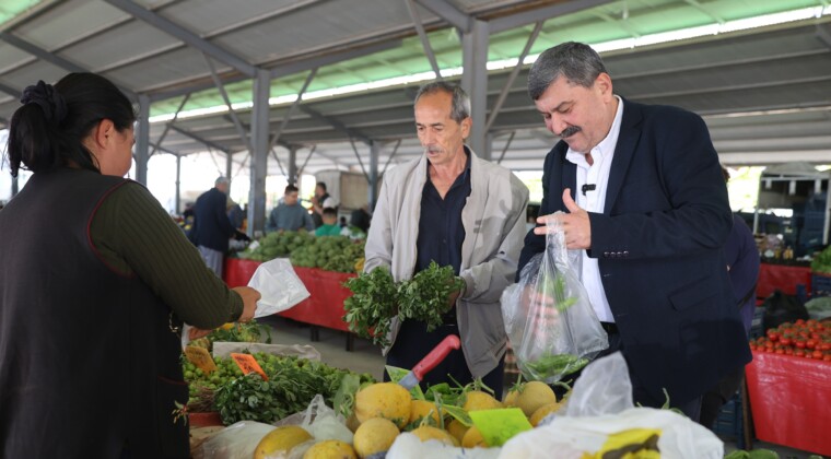 BAŞKAN YILDIZ, ÜRETİCİ VE KÖYLÜ PAZARINDA VATANDAŞLARLA BULUŞTU