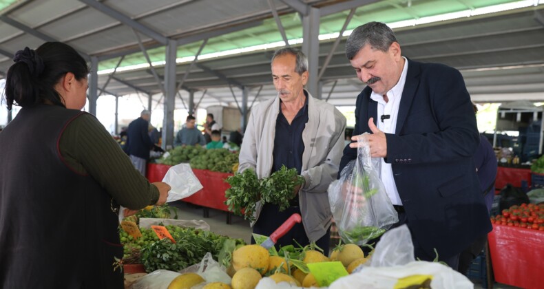 BAŞKAN YILDIZ, ÜRETİCİ VE KÖYLÜ PAZARINDA VATANDAŞLARLA BULUŞTU