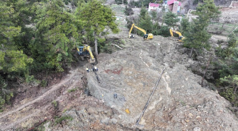Mersin’de heyelan bölgesinde hasar gören içme suyu hattı onarıldı