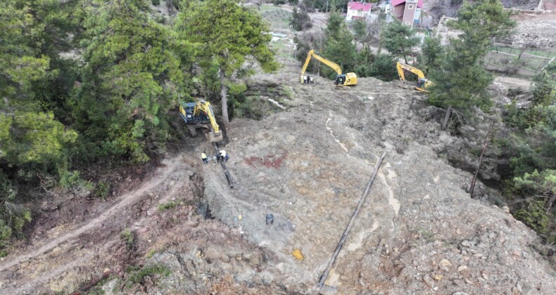 Mersin’de heyelan bölgesinde hasar gören içme suyu hattı onarıldı