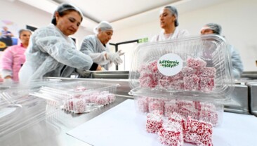 Mersin’de kan portakallı lokum üretildi