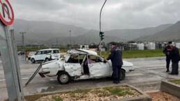 Silifke’de iki aracın karıştığı kazada 3 kişi yaralandı