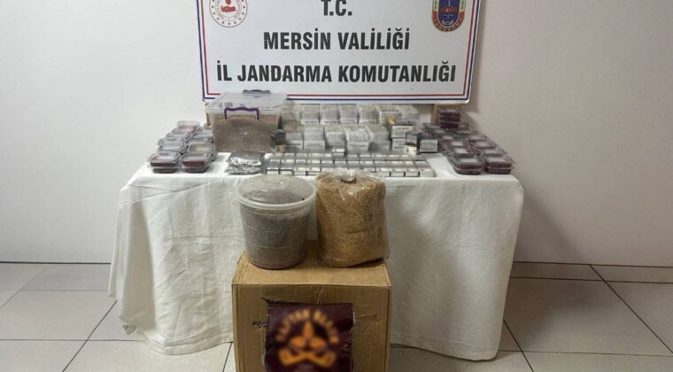 Mersin’de 2 şüpheli binlerce kaçak makaronla yakalandı