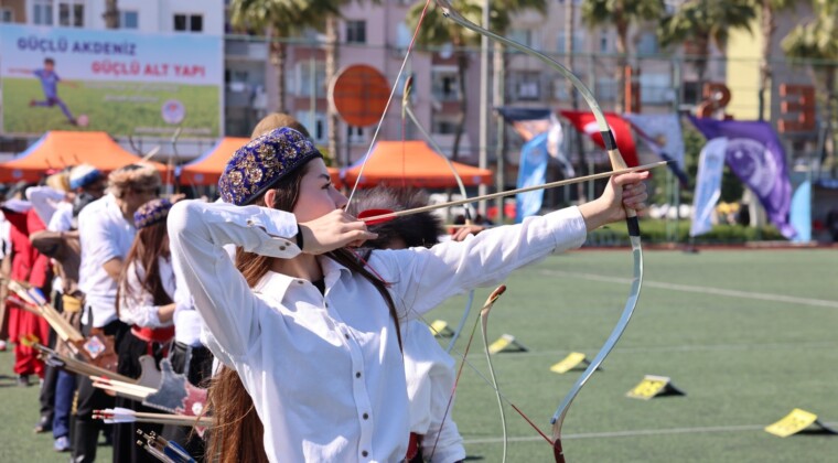Mersin’de geleneksel okçuluk şöleni: 13 ilçeden 150 sporcu katıldı