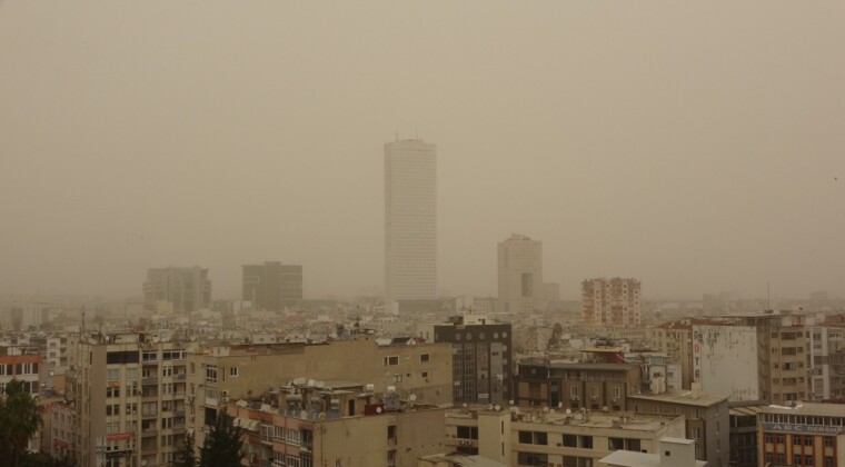 Mersin ve ilçelerinde toz taşınımı etkili oldu