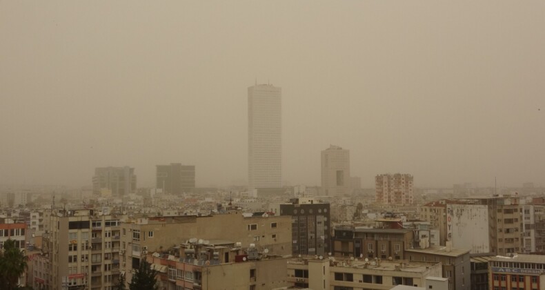 Mersin ve ilçelerinde toz taşınımı etkili oldu