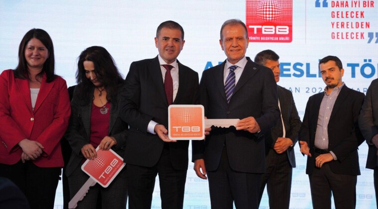 Türkiye Belediyeler Birliği’nden Mezitli’ye İş Makinesi (Ekskavatör) Desteği