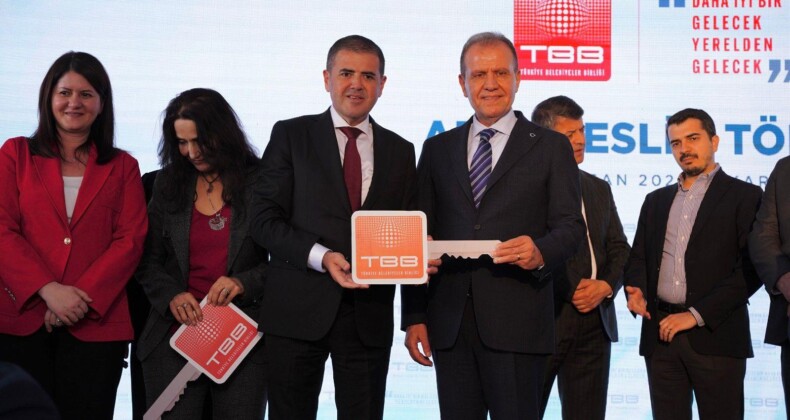 Türkiye Belediyeler Birliği’nden Mezitli’ye İş Makinesi (Ekskavatör) Desteği