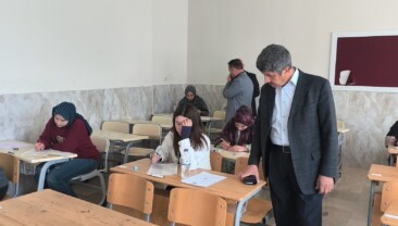 Mersin’de gençler umre ödüllü bilgi yarışmasında buluştu