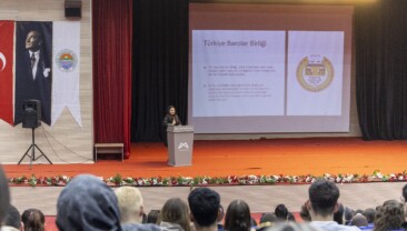 Mersin’de üniversite adaylarına meslek tanıtım semineri