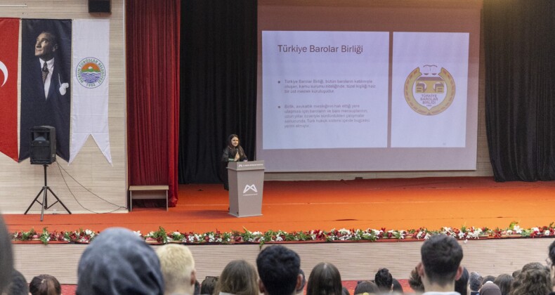 Mersin’de üniversite adaylarına meslek tanıtım semineri