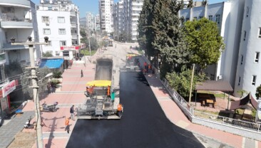 Mersin’de yol yenileme çalışmaları sürüyor