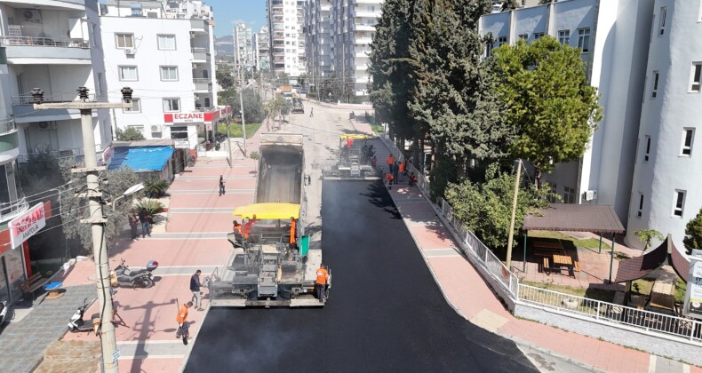 Mersin’de yol yenileme çalışmaları sürüyor