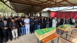 MERSİN’DE ÖLEN 2 KARDEŞİN CENAZESİ GÖZYAŞLARI ARASINDA DEFNEDİLDİ