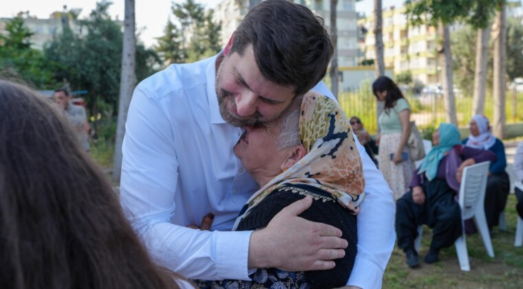 Tarsus’ta Anneler Günü coşkusu: Anneler ve çocuklar aynı sahnedeydi