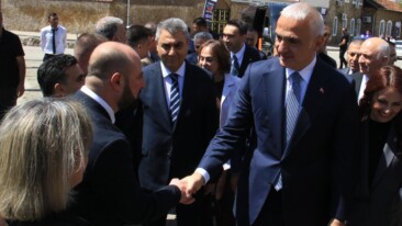 BAKAN ERSOY: “MERSİN, YAŞAYAN BİR KÜLTÜR HAZİNESİDİR”