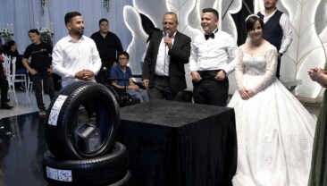 MERSİN’DE DAMADA LASTİK VE MOTOR YAĞI TAKTILAR
