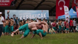 Tarsus’ta er meydanı doldu: 455 güreşçi kıyasıya mücadele etti