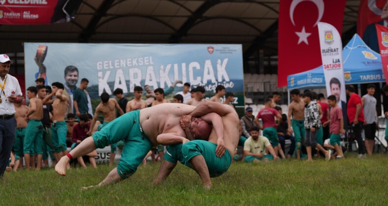Tarsus’ta er meydanı doldu: 455 güreşçi kıyasıya mücadele etti