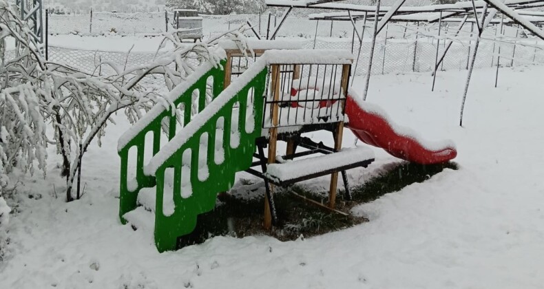 Mersin’de mayısta kar yağışı etkili oldu, yaylalar beyaza büründü