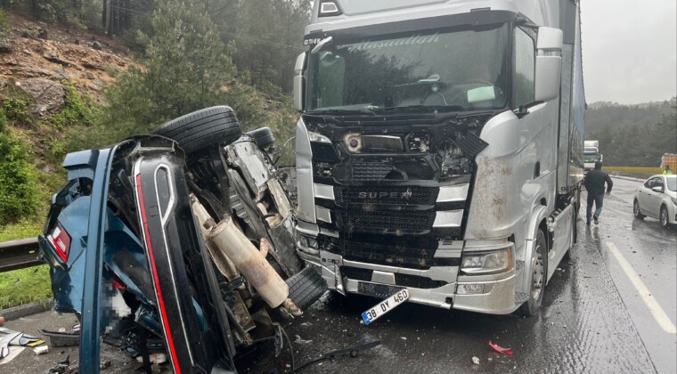 Maliyeciler kaza yaptı: 1 ölü, 5 yaralı