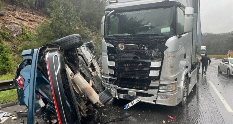 Maliyeciler kaza yaptı: 1 ölü, 5 yaralı