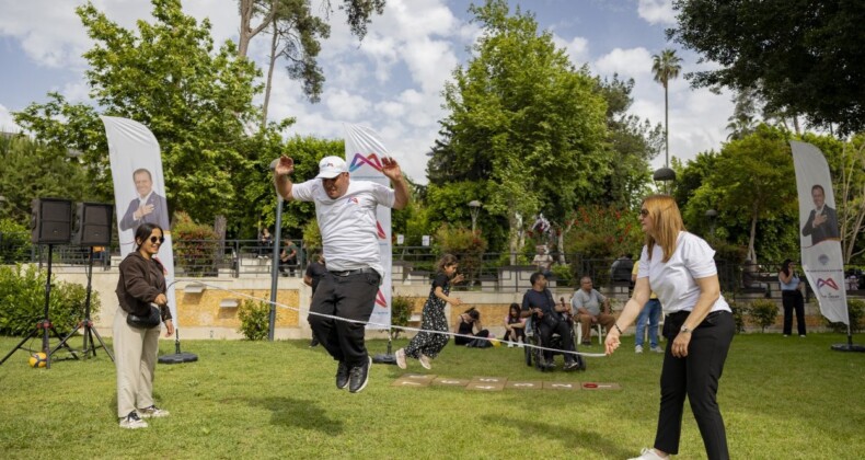 MERSİN’DE ‘SOKAK OYUNLARI ŞENLİĞİ’ RENKLİ GÖRÜNTÜLERE SAHNE OLDU