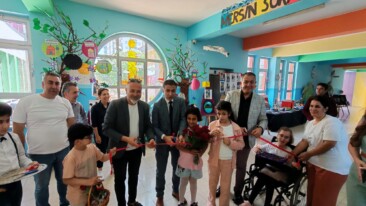 ‘AYNI GÖKYÜZÜNÜN FARKLI YILDIZLARIYIZ’ SERGİSİ BÜYÜK BEĞENİ TOPLADI